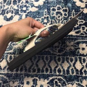 Sanuk Shoes - Yoga Mat Flip Flops Sanuk Shoes - Yoga Mat Flip Flops